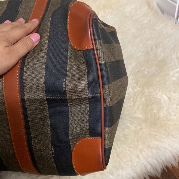 Fendi travel bag size 40 -great preloved condition -firm on price-firm - Picture 10 of 15